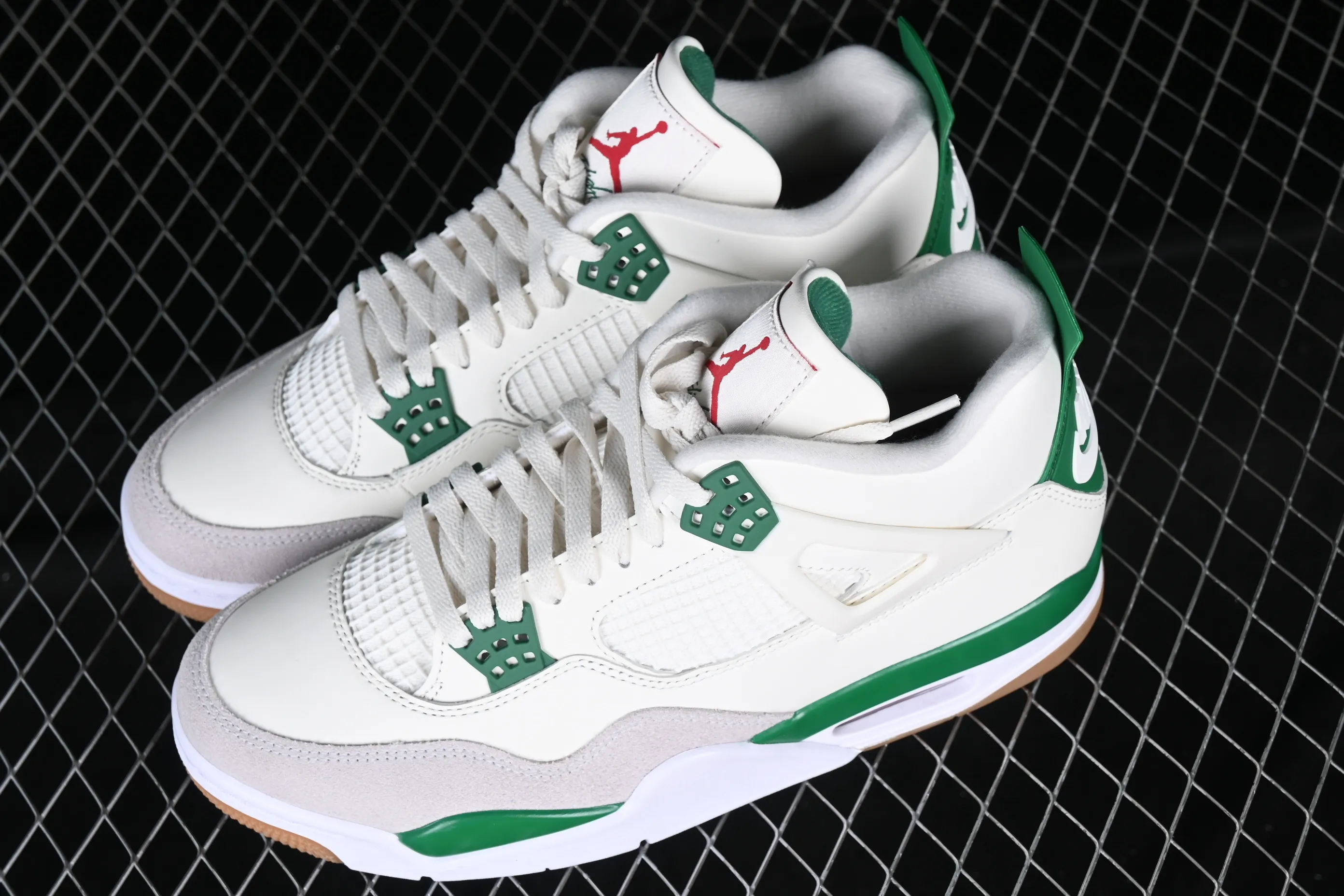 All categories Air Jordan Jordan series basketball shoes Air Jordan 4 LJR version Nk SB x Air Jordan 4 "Pine Green" AJ4 Joe 4 joint white green DR5415-103